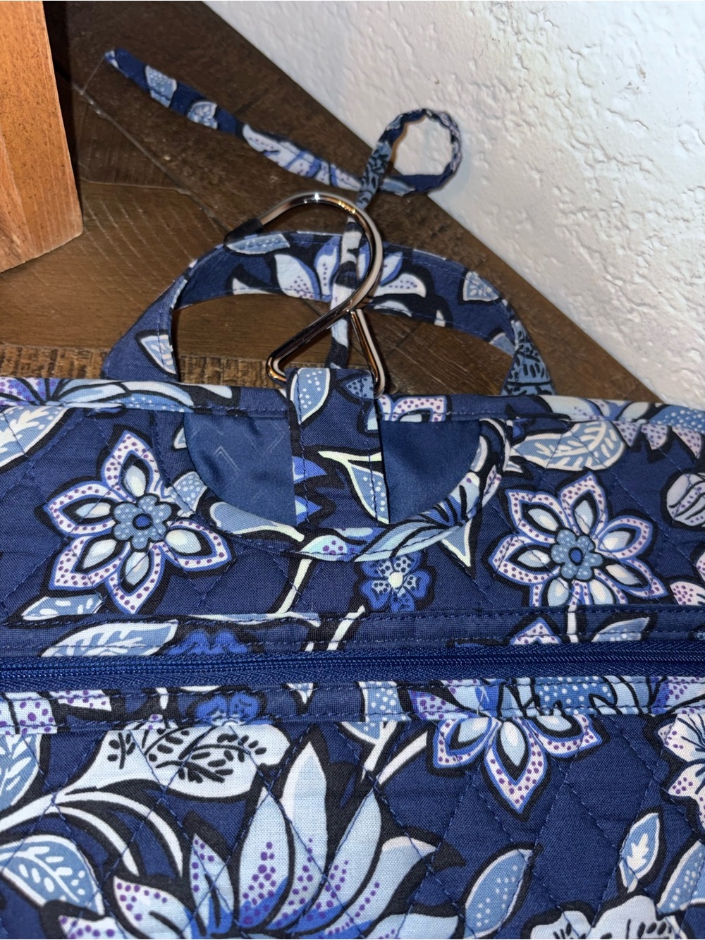 Vera Bradley Hanging Travel Organizer Blue Floral Quilted Toiletry Cosmetic Bag - Picture 9 of 9